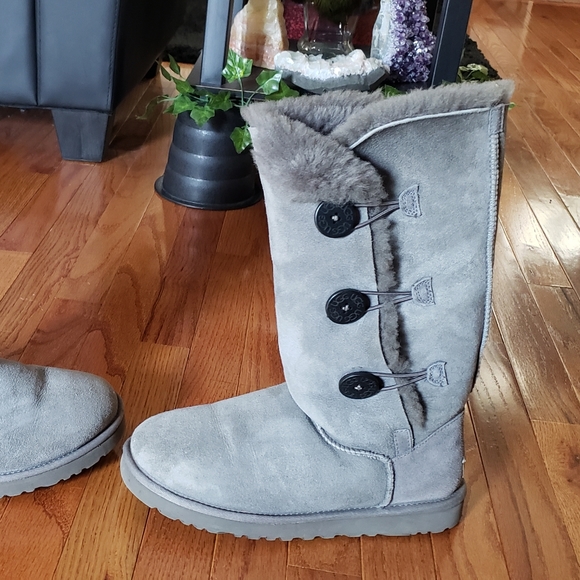 Tall grey Bailey Button UGGS and care kit - Picture 3 of 13